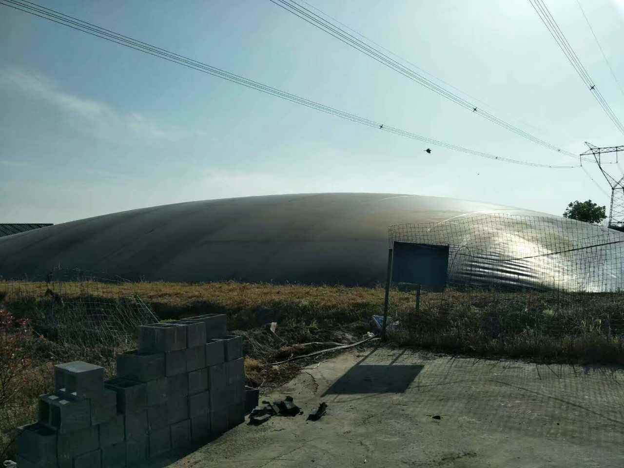 黑膜沼氣池具有普通防水材料無法比擬的防滲效果