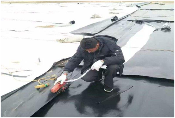 土工膜受到張拉力變形的補(bǔ)救措施