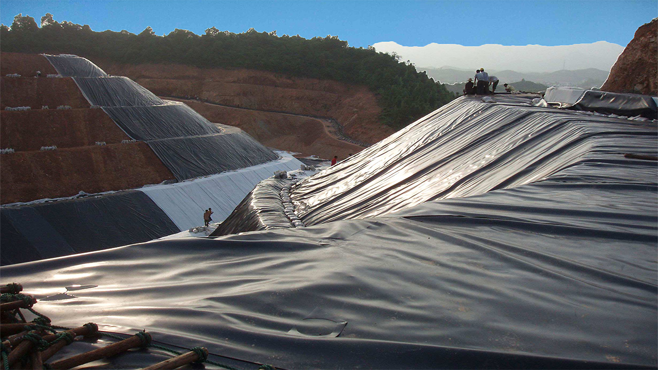 土工膜在多頭小直徑防滲墻怎么施工？