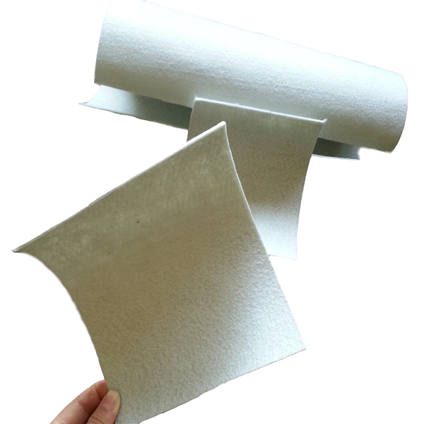 斜墻鋪蓋防滲如何選擇合適的復(fù)合土工膜?