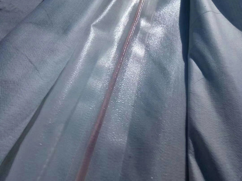 哪種土工膜鋪設(shè)工藝可以避免岸坡護(hù)面失穩(wěn)？