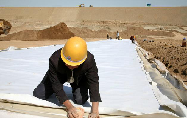 什么標(biāo)準(zhǔn)的復(fù)合土工膜才能施工應(yīng)用？