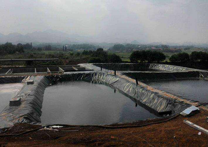 領(lǐng)翔廠家分析分析復(fù)合土工膜施工質(zhì)量管理