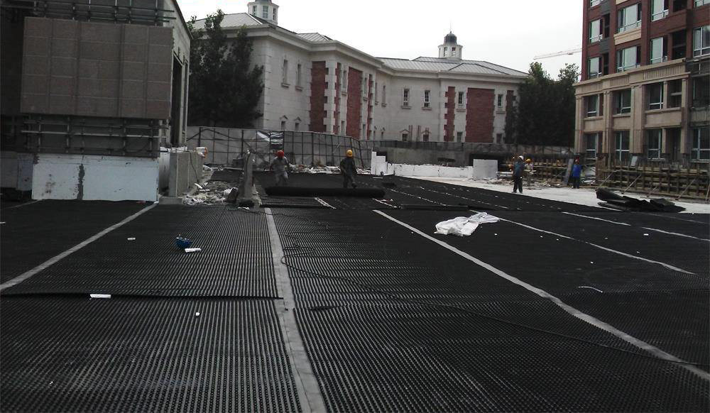 塑料排水板結(jié)合聚酯無紡布種植屋面施工質(zhì)量