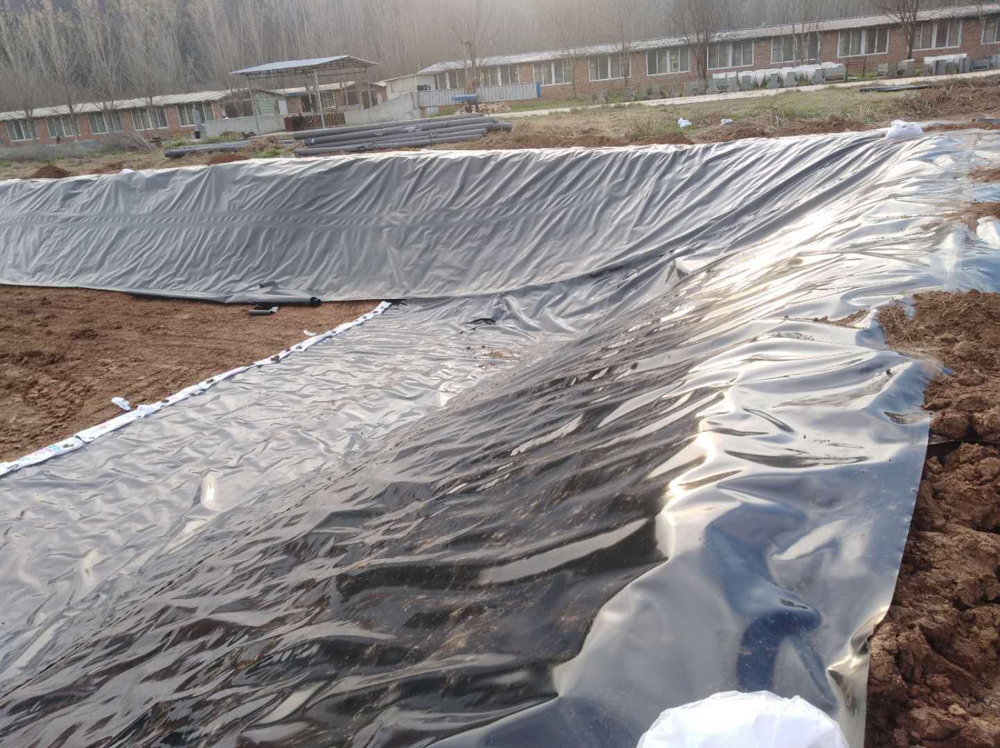 HDPE防滲膜受到破壞的原因有哪些？