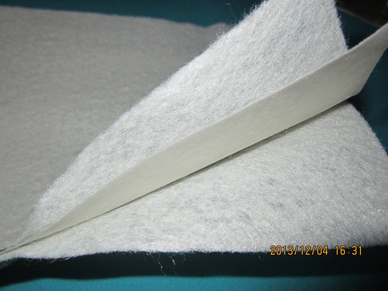 土石壩斜墻式鋪膜防滲結(jié)構(gòu)的穩(wěn)定驗算