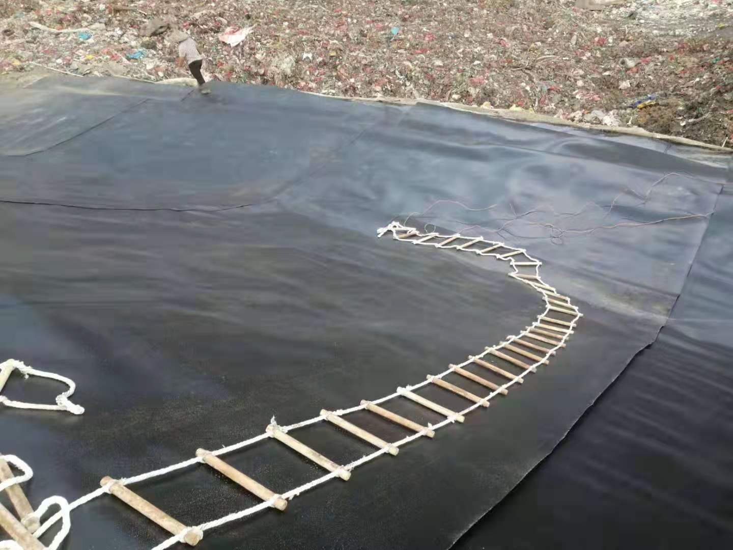 復(fù)合膜、PVC土工膜、HDPE土工膜性能比較