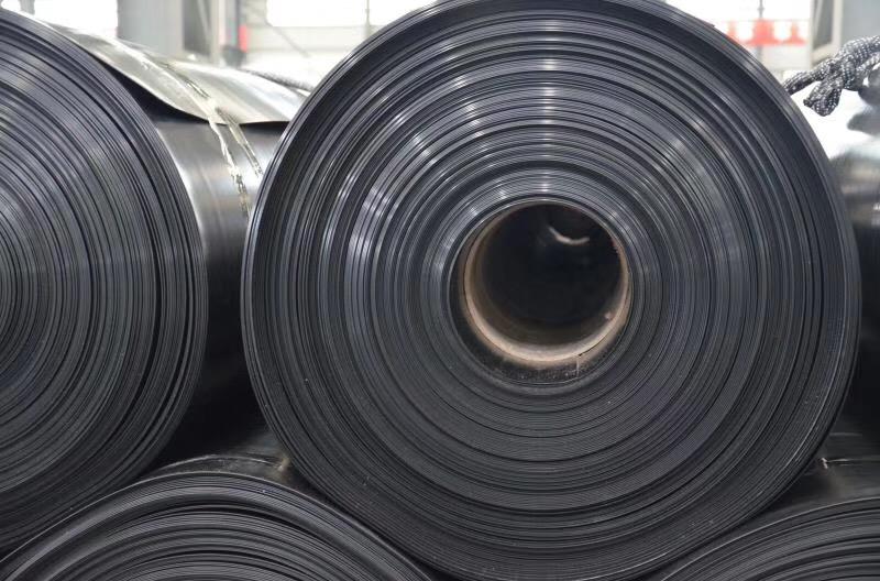 土工膜破損引起的相關(guān)因素是什么？