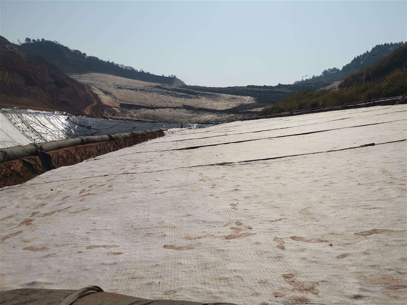 水泥-膨潤(rùn)土防滲墻的特點(diǎn)