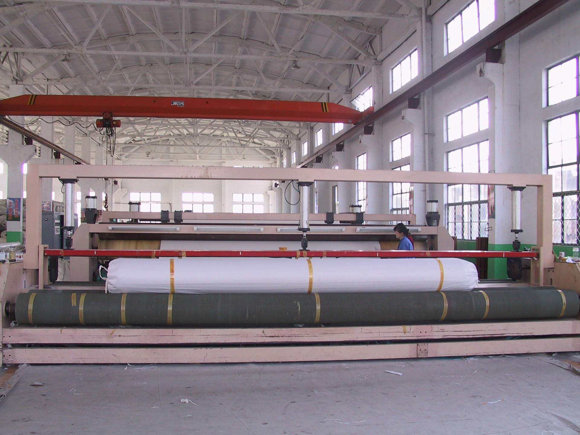 復合土工膜是屬于結構復雜的一種復合型材料