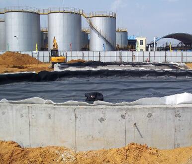 為什么說復(fù)合土工膜等材料是構(gòu)成工程質(zhì)量的基礎(chǔ)