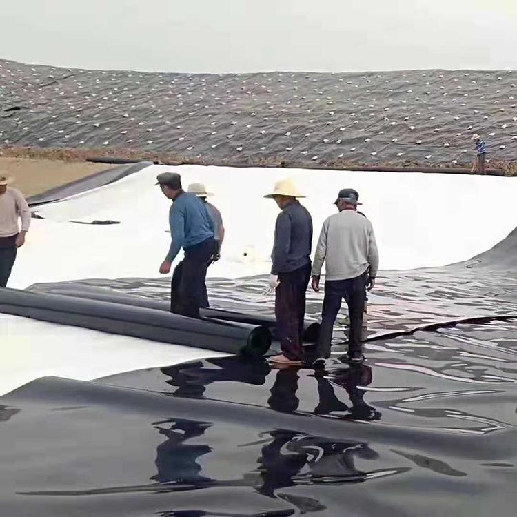 對(duì)不同地層土工膜厚度的選取應(yīng)滿足的要求