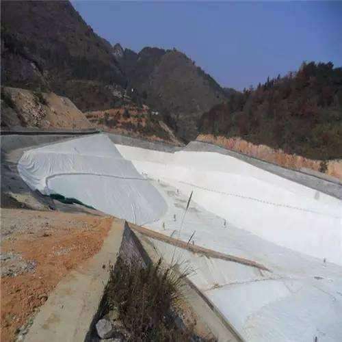 人工湖復合土工膜缺陷如何修復