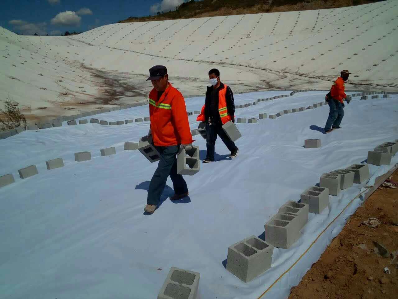 防滲渣場(chǎng)土工膜產(chǎn)生的孔洞數(shù)量約為多少為合格？