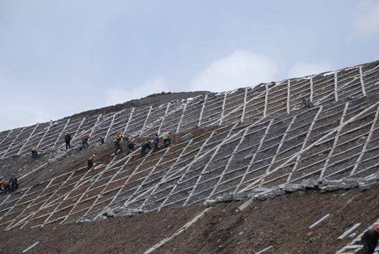 如何選取渣場材料滲透系數(shù)與物理力學參數(shù)的HDPE膜?