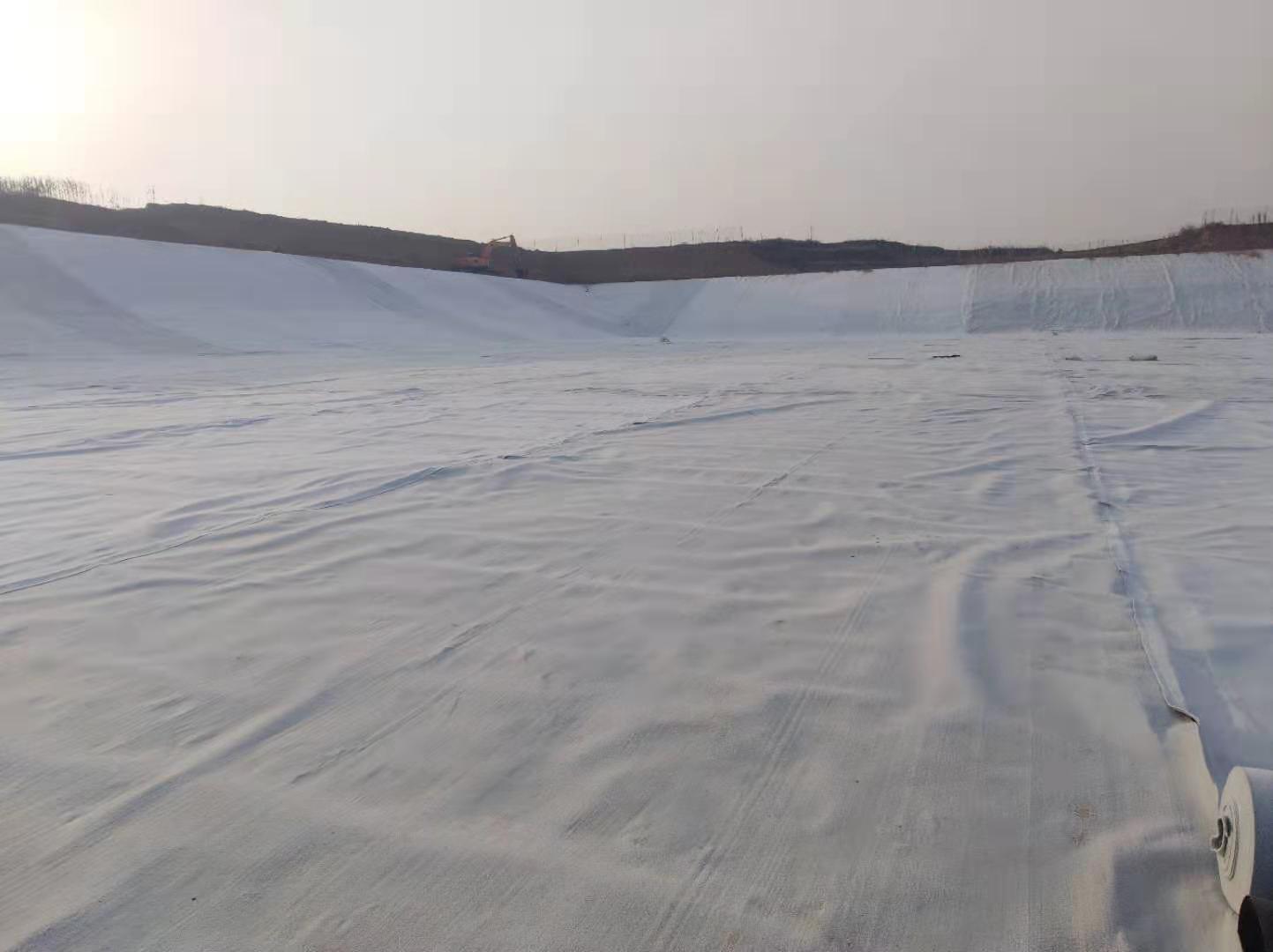 防滲膜焊接操作人員一般是怎樣配合的?