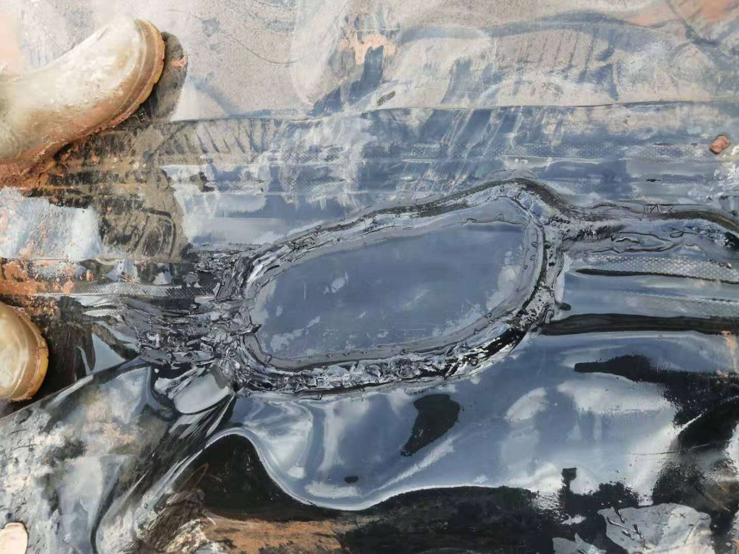 根據(jù)施工經(jīng)驗考慮工程用抗?jié)B土工膜收縮量