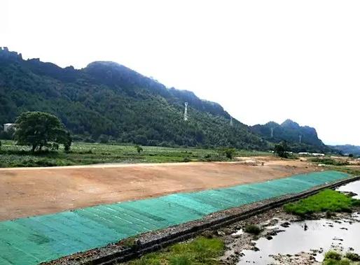 植生毯適用于各種穩(wěn)定的土質(zhì)、土石邊坡，坡度小于或等于30°的作業(yè)帶
