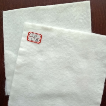 防水土工膜在公路工程具有隔離、排水、加固、防滲等功能