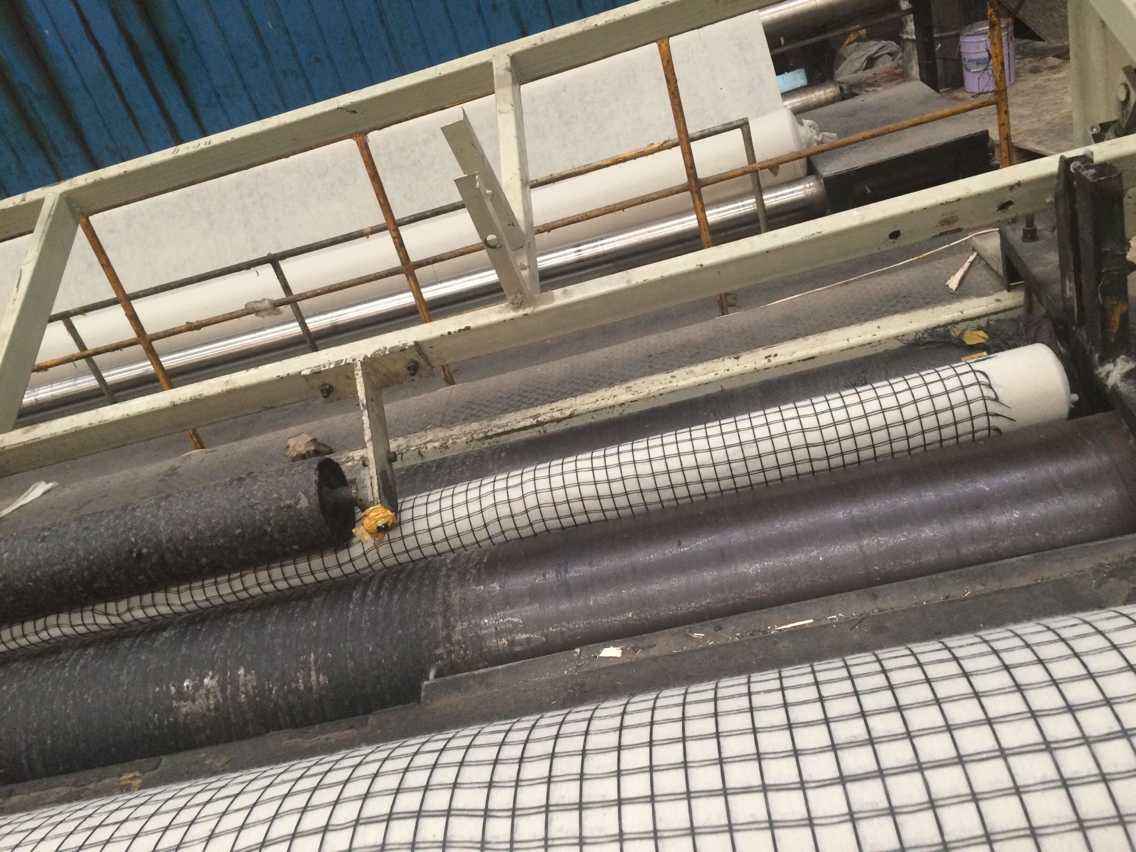 土工格柵作用機理以分散應(yīng)力與加筋補強為主