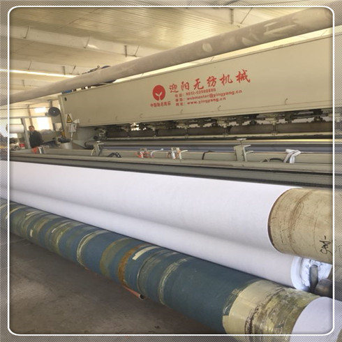 填筑時根據(jù)現(xiàn)場壓實(shí)度檢測情況及時調(diào)整碾壓參數(shù)