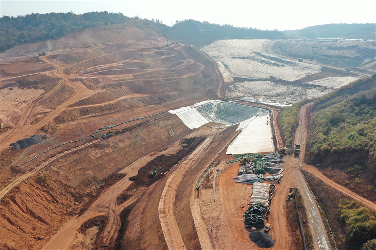 土工膜對于較大變形梯度的適應性是確保防滲體系可靠的關(guān)鍵